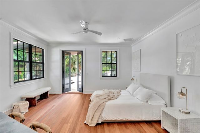 906 Seagrape Lane, Vero Beach, FL 32963