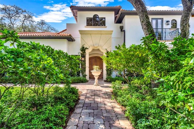 906 Seagrape Lane, Vero Beach, FL 32963