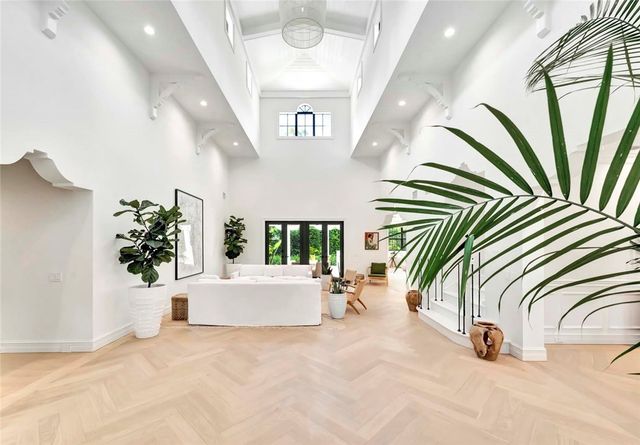 906 Seagrape Lane, Vero Beach, FL 32963