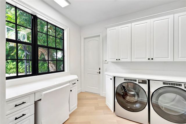 906 Seagrape Lane, Vero Beach, FL 32963