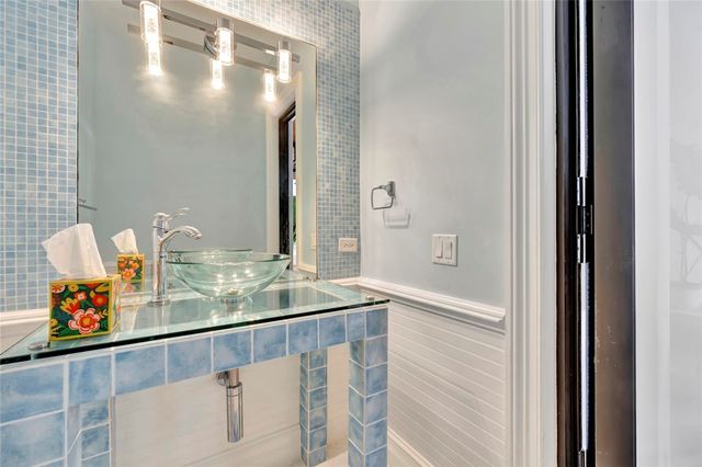 906 Seagrape Lane, Vero Beach, FL 32963