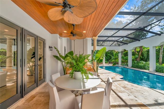 906 Seagrape Lane, Vero Beach, FL 32963