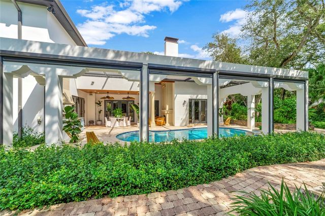 906 Seagrape Lane, Vero Beach, FL 32963