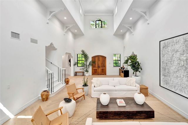 906 Seagrape Lane, Vero Beach, FL 32963