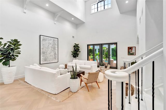 906 Seagrape Lane, Vero Beach, FL 32963