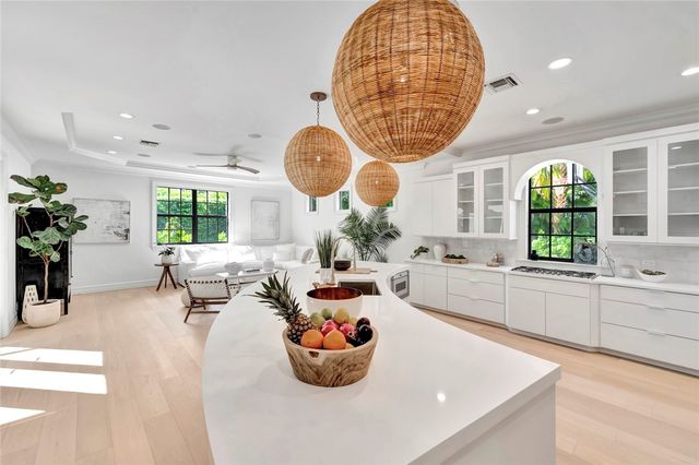 906 Seagrape Lane, Vero Beach, FL 32963