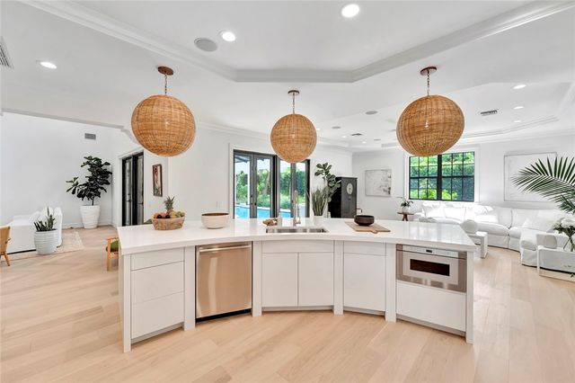 906 Seagrape Lane, Vero Beach, FL 32963