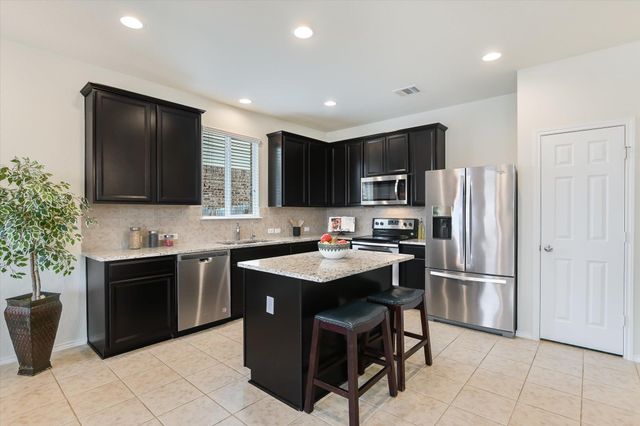 105 Thrasher CV, Leander, TX 78641