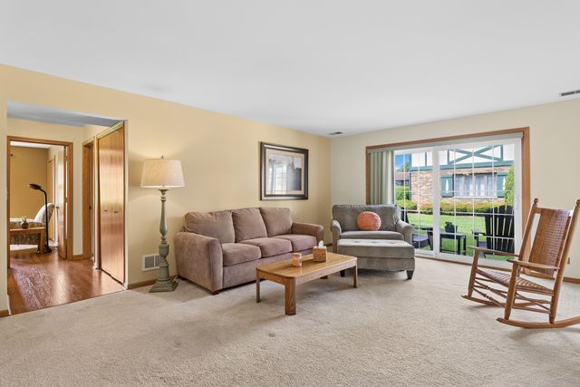 8058 Autobahn Drive S 102, Palos Park, IL 60464