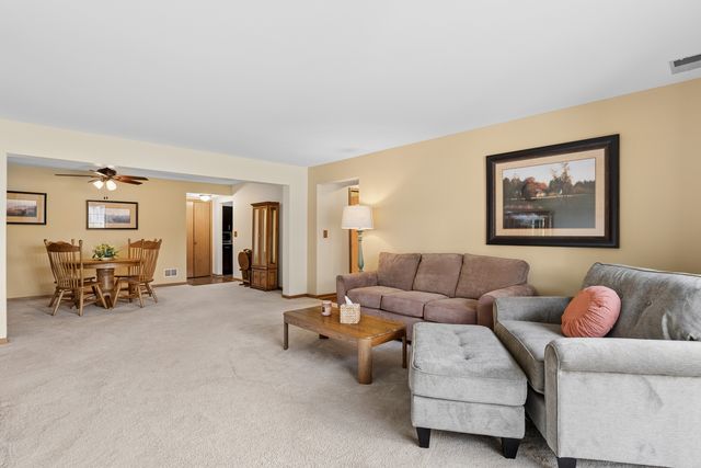 8058 Autobahn Drive S 102, Palos Park, IL 60464