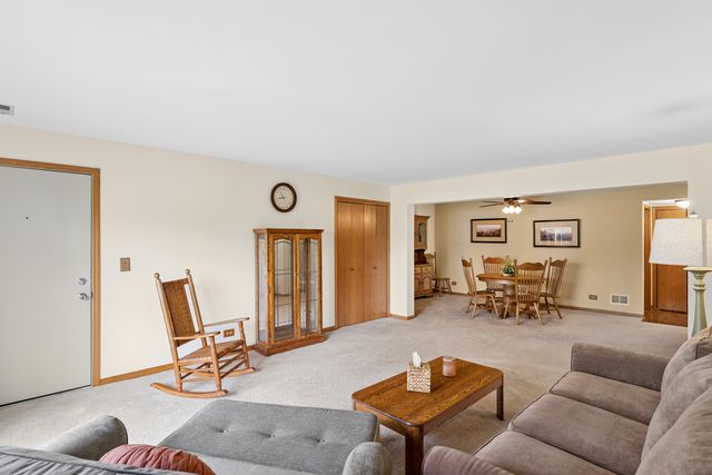 8058 Autobahn Drive S 102, Palos Park, IL 60464