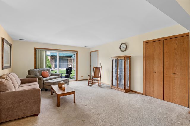 8058 Autobahn Drive S 102, Palos Park, IL 60464