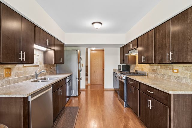 8058 Autobahn Drive S 102, Palos Park, IL 60464