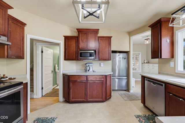 2657 Old Stage Road, Central Point, OR 97502