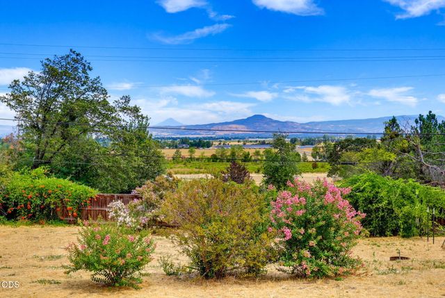 2657 Old Stage Road, Central Point, OR 97502