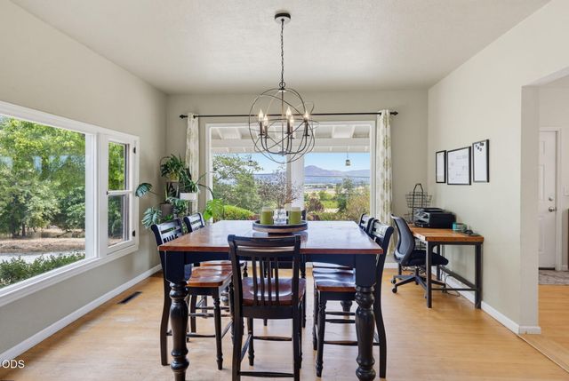 2657 Old Stage Road, Central Point, OR 97502