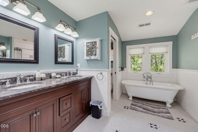 2657 Old Stage Road, Central Point, OR 97502