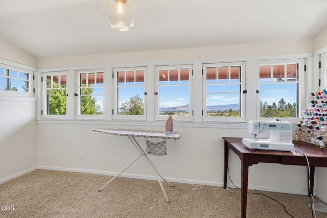 2657 Old Stage Road, Central Point, OR 97502