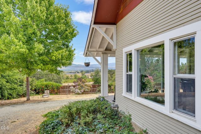 2657 Old Stage Road, Central Point, OR 97502
