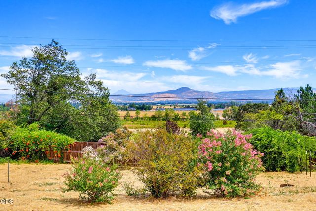 2657 Old Stage Road, Central Point, OR 97502