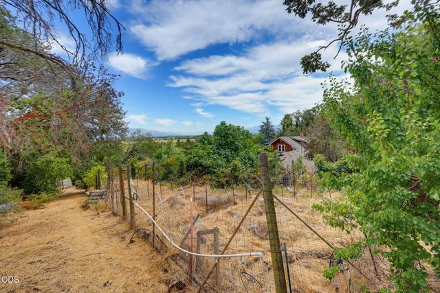 2657 Old Stage Road, Central Point, OR 97502