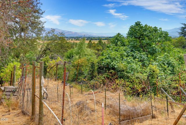 2657 Old Stage Road, Central Point, OR 97502