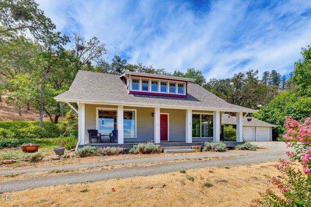 2657 Old Stage Road, Central Point, OR 97502
