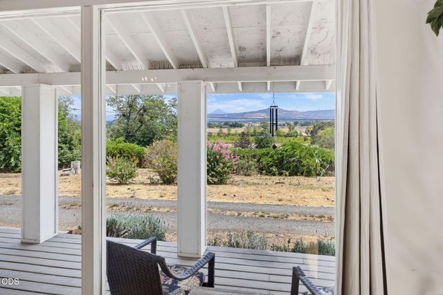 2657 Old Stage Road, Central Point, OR 97502