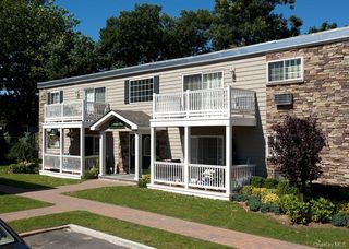 130 Magaw Place B7, West Babylon, NY 11704
