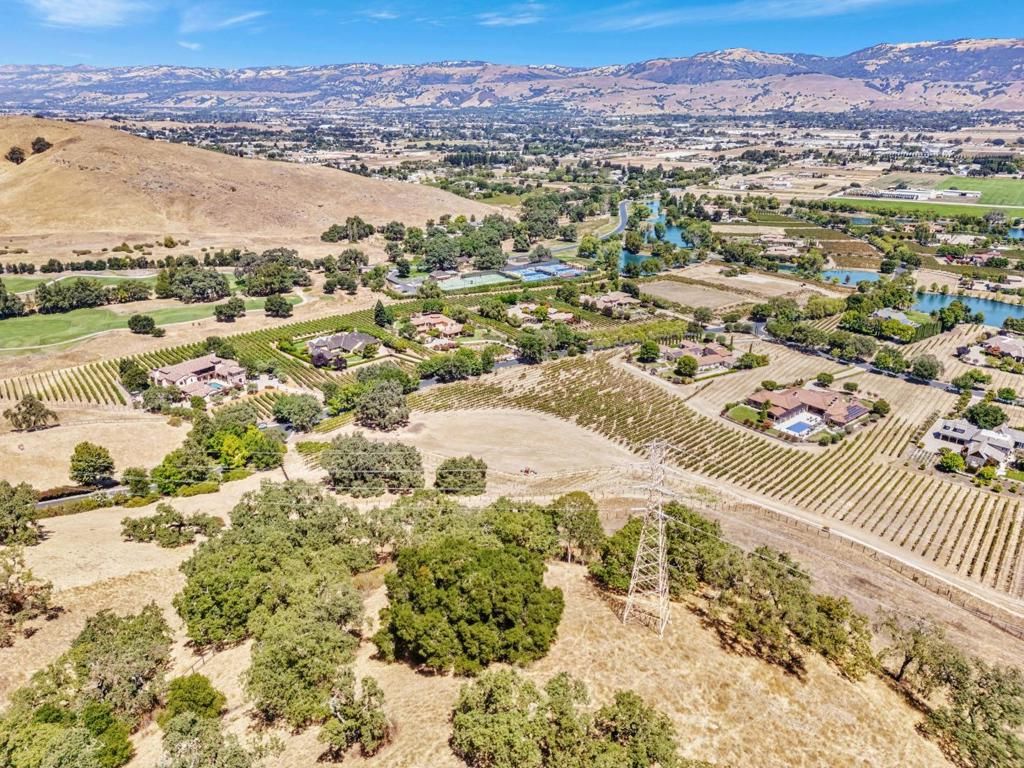 Image 7 of property listing at 1322 Lions Peak Lane, San Martin, CA 95046