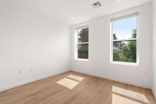 40 Centre St 302, Brookline, MA 02446