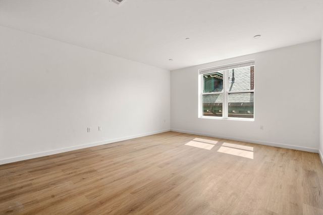 40 Centre St 302, Brookline, MA 02446