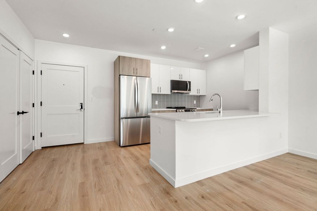 40 Centre St 302, Brookline, MA 02446