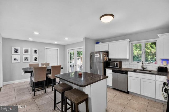 555 BROOKSIDE DR, Toms River, NJ 08753