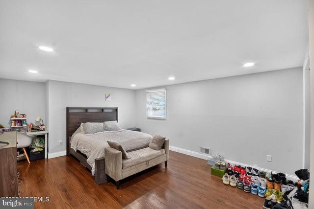 555 BROOKSIDE DR, Toms River, NJ 08753