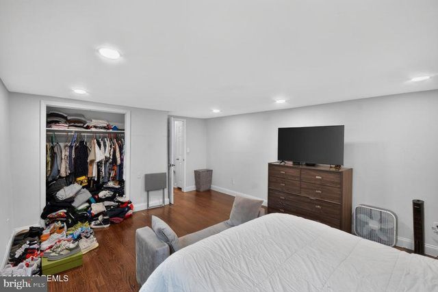 555 BROOKSIDE DR, Toms River, NJ 08753