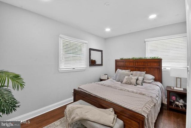 555 BROOKSIDE DR, Toms River, NJ 08753