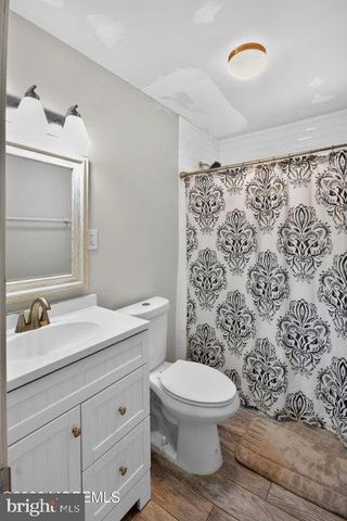 555 BROOKSIDE DR, Toms River, NJ 08753
