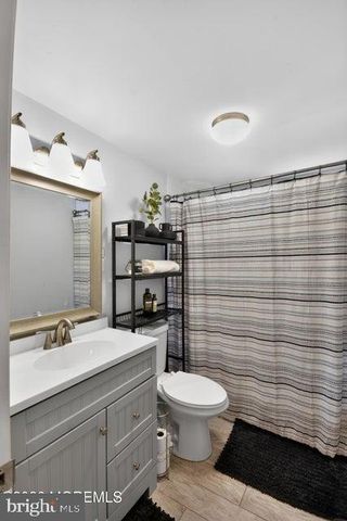 555 BROOKSIDE DR, Toms River, NJ 08753