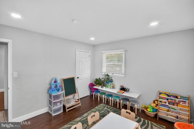 555 BROOKSIDE DR, Toms River, NJ 08753