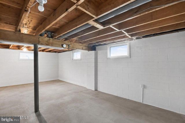 555 BROOKSIDE DR, Toms River, NJ 08753