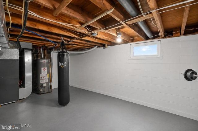 555 BROOKSIDE DR, Toms River, NJ 08753