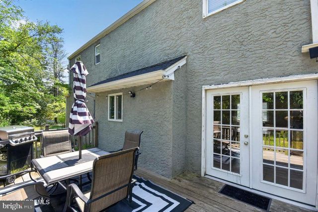 555 BROOKSIDE DR, Toms River, NJ 08753