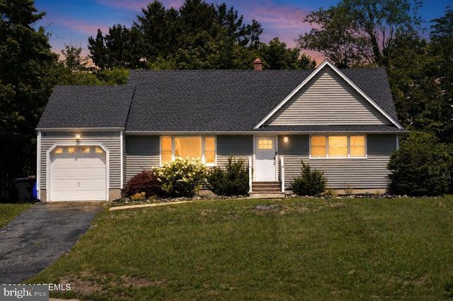 555 BROOKSIDE DR, Toms River, NJ 08753