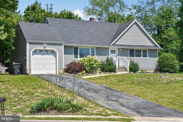 555 BROOKSIDE DR, Toms River, NJ 08753