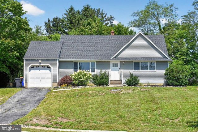 555 BROOKSIDE DR, Toms River, NJ 08753