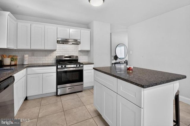 555 BROOKSIDE DR, Toms River, NJ 08753