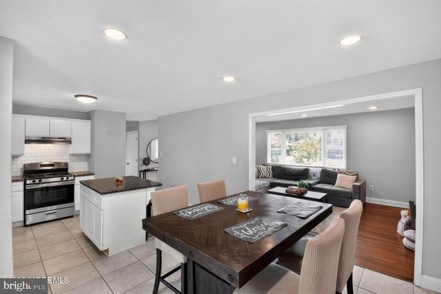 555 BROOKSIDE DR, Toms River, NJ 08753