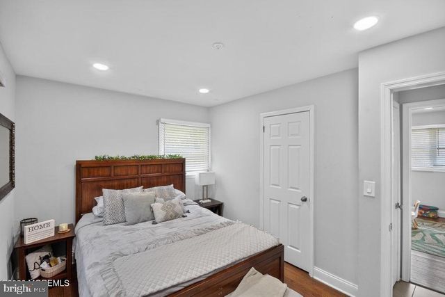 555 BROOKSIDE DR, Toms River, NJ 08753
