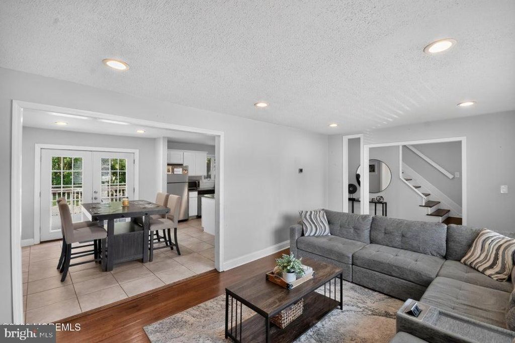 555 BROOKSIDE DR, Toms River, NJ 08753